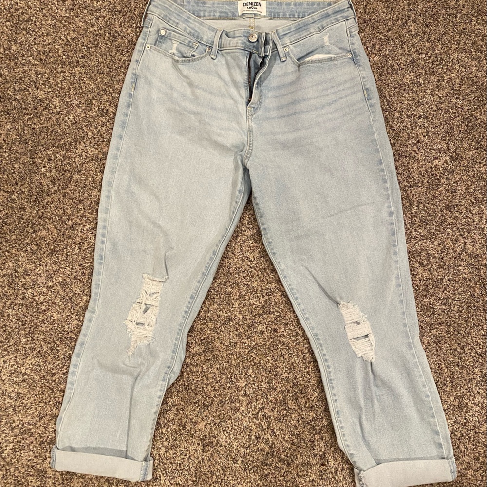 Denizen jeans. Worn knees is part of style. Mid rise boyfriend.